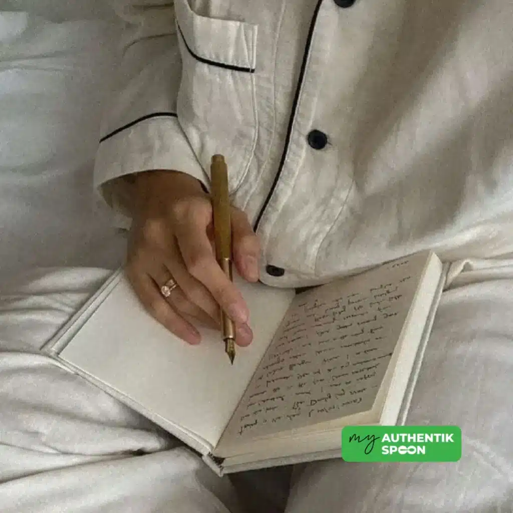 Daily journaling practice for beginners to build self-awareness, confidence, and emotional balance