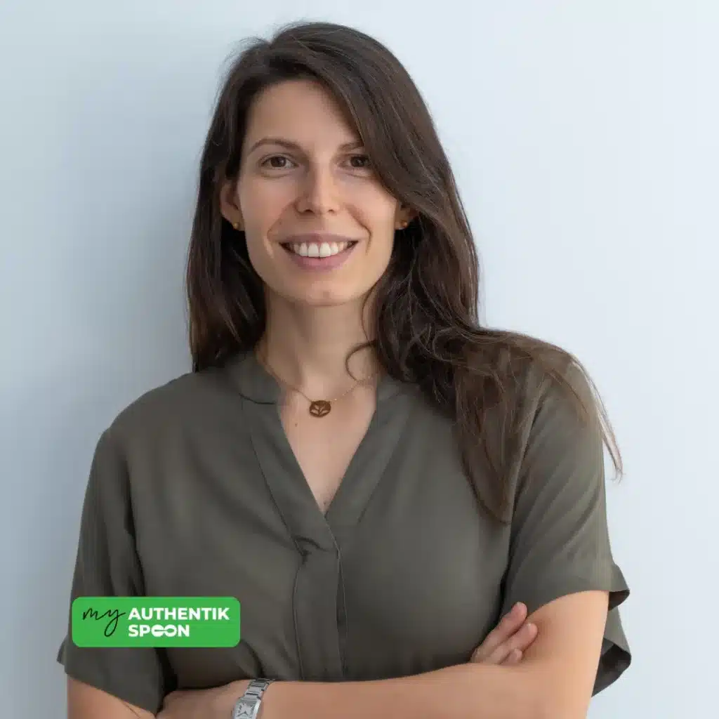 Portrait of Gaelle Millard, body image and nutrition coach helping clients embrace their body and overcome food guilt